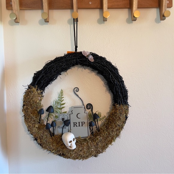 NWT - 16" Twig Tombstone Halloween Scene Wreath - Hyde & EEK! - Picture 3 of 8